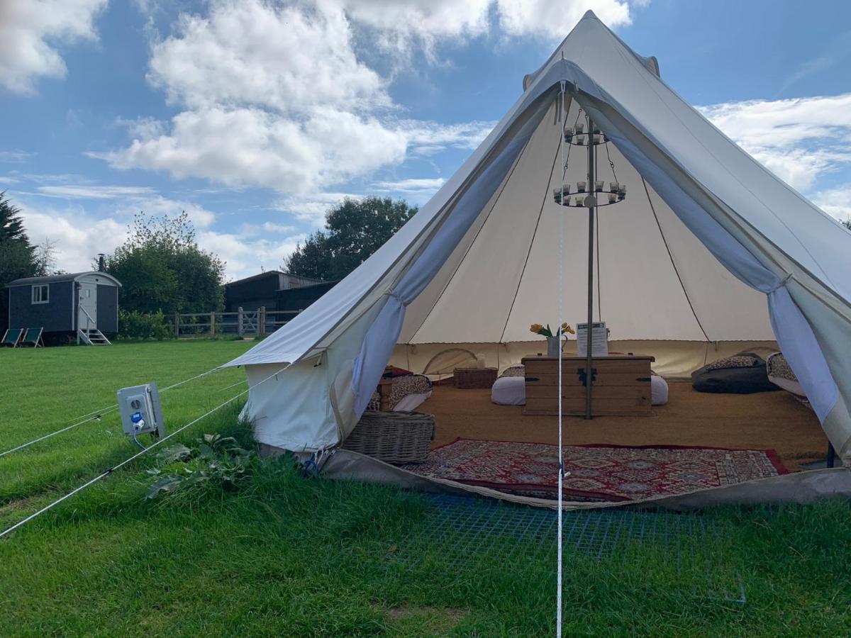 Luxury tent Farm Radnage Glamping Bell Tent 8, With Log Burner And Fire Pit High Wycombe